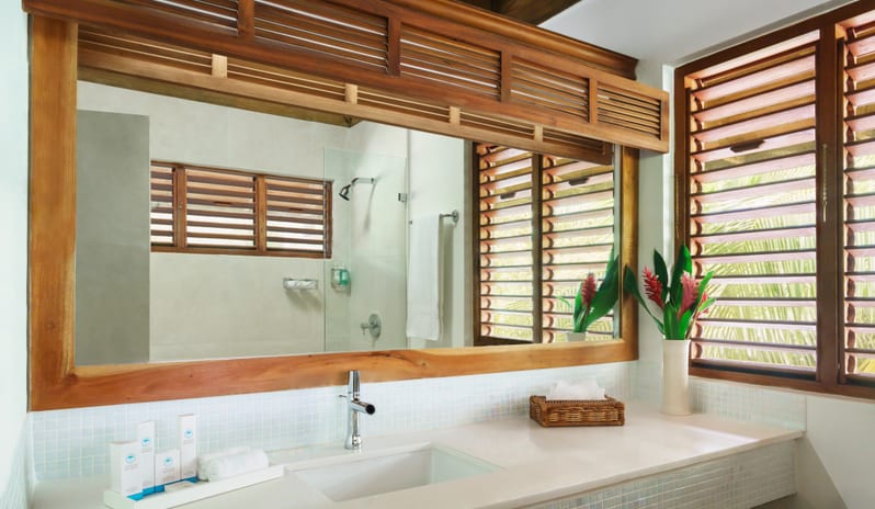 Couples Swept Away-Garden Verandah_1_439